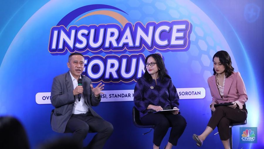 Ketua Umum Asosiasi Rumah Sakit Swasta Indonesia, Iing Ichsan Hanafi menyampaikan paparan dalam CNBC Indonesia Insurance Forum di Jakarta, Kamis (27/2/2025). (CNBC Indonesia/Tri Susilo)
