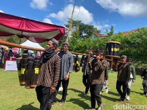 Cara Unik Warga Pekandangan Banjarnegara Bayar PBB Pakai Celengan Bambu