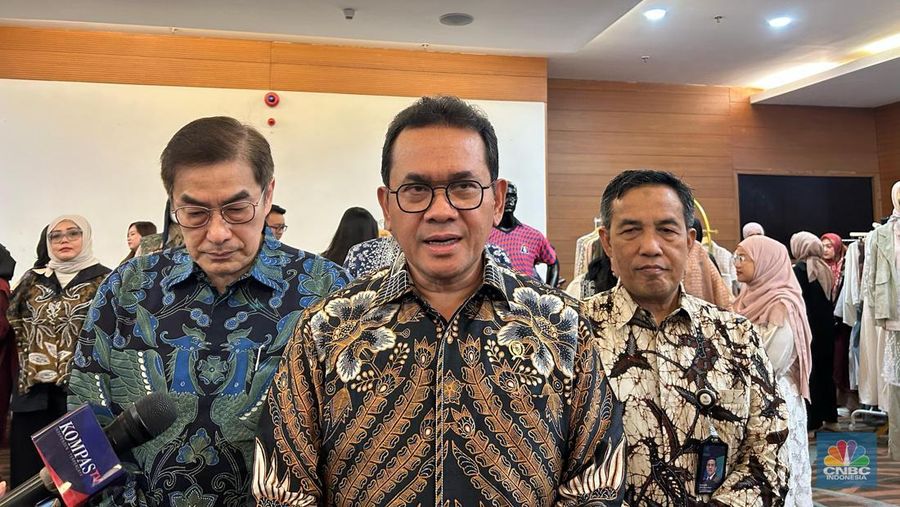 Menteri Perdagangan (Mendag) Budi Santoso saat ditemui di Auditorium Kemendag, Kamis (27/2/2025). (CNBC Indonesia/Martyasari Rizky)