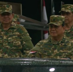 Bareng Jokowi dan SBY, Prabowo Basah Kuyup Upacara di Akmil Magelang