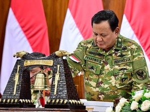Hujan-hujanan, Taruna Ikut Parade Senja Dapat Hadiah Libur dari Prabowo