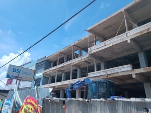 Diduga Tak Seusai Izin, Proyek Rumah Sakit Cahaya Medika Praya Disegel
