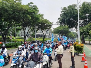 Serikat Buruh Mulai Berdatangan ke HUT KSPSI di GBK, Lalin Sempat Padat