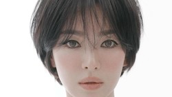Potret Terbaru Song Hye Kyo, Cantik dengan Rambut Mangkok dan Smokey Eyes