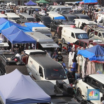 Bukan Tanah Abang, Pasar Ini Padat Sesak Manusia-Mobil Jelang Ramadan