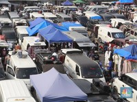 Bukan Tanah Abang, Pasar Ini Padat Sesak Manusia-Mobil Jelang Ramadan