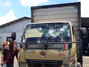 Massa Lempari Truk-Pos Satpam di Sawit Boyolali, Diduga Oknum Suporter