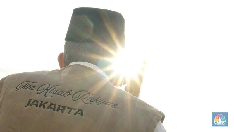 Badan Hisab Rukiyat memantau hilal di Gedung Kanwil Kemenag DKI, Jakarta, Jumat, (28/2/2025). (վ/Muhammad Sabki)