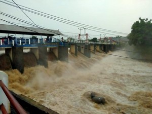 Bendung Katulampa Siaga 3, Warga Tepi Ciliwung Diminta Waspada Banjir