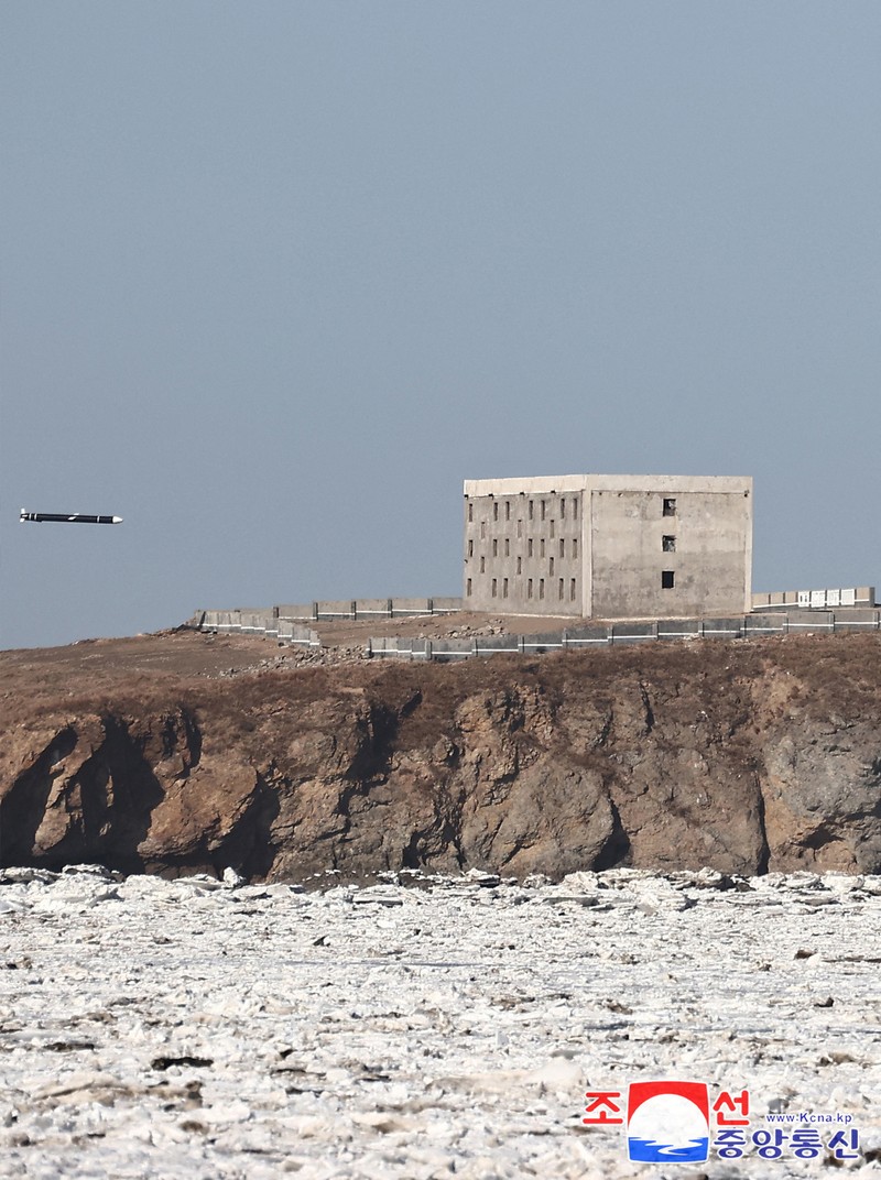 Korea Utara melakukan uji coba peluncuran rudal jelajah strategis. (KCNA via REUTERS) Korea Utara melakukan uji coba peluncuran rudal jelajah strategis. (KCNA via REUTERS)