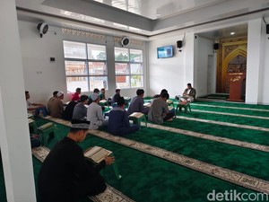 Kisah Masjid di Sukabumi yang Buka 24 Jam, Ramah dengan Musafir