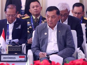 Kata Menhan soal Seskab Letkol Teddy Harus Pensiun atau Tidak dari TNI