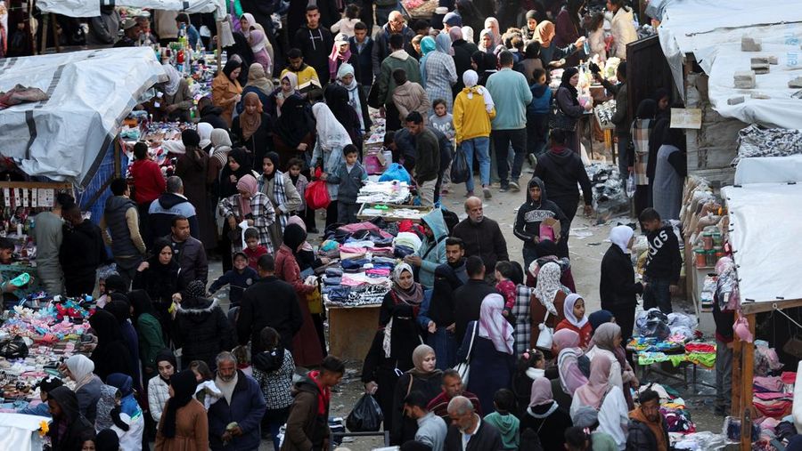 Menyambut bulan suci ramada di Gaza, Kamis (27/2/2025). (REUTERS/Ramadan Abed)