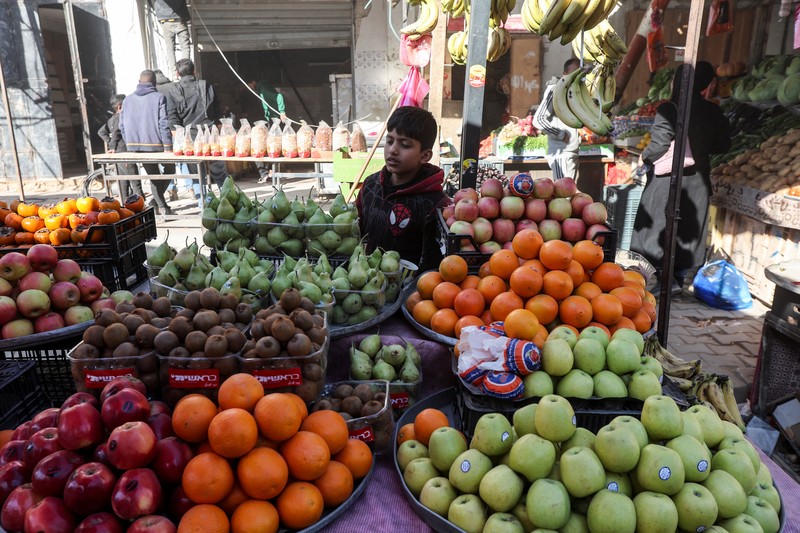 Menyambut bulan suci ramada di Gaza, Kamis (27/2/2025). (REUTERS/Ramadan Abed) Menyambut bulan suci ramada di Gaza, Kamis (27/2/2025). (REUTERS/Ramadan Abed)