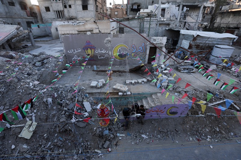 Menyambut bulan suci ramada di Gaza, Kamis (27/2/2025). (REUTERS/Ramadan Abed)
