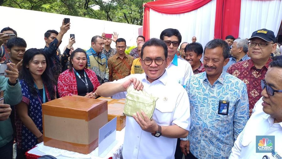 Pelepasan ekspor perdana produk kratom ke mancanegara, di Kawasan Industri Terpadu Indonesia China, Cikarang, Jawa Barat, Jumat (28/2/2025). (CNBC Indonesia/Martyasari RIzky)