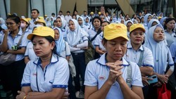 Hari Buruh 1 Mei, Pakar UGM Sorot Ancaman PHK dan Eksploitasi Anak Magang