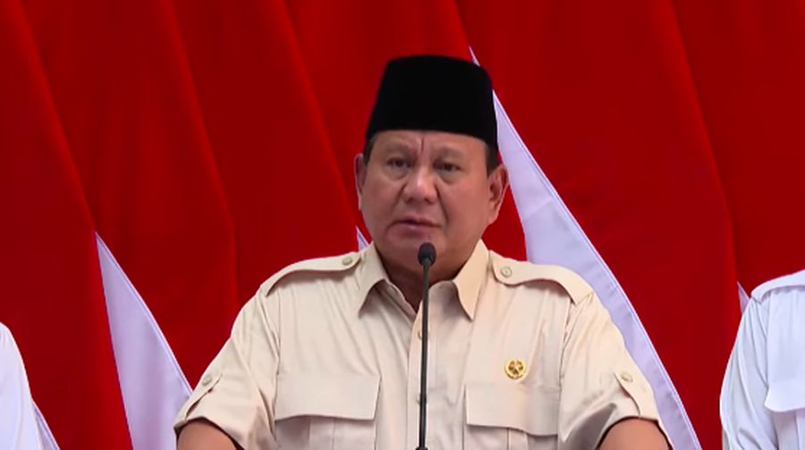 Presiden Prabowo Subianto memberikan keterangan pers terkait Jelang Ramadan, Pangkalan TNI AU Halim Perdanakusuma, Jumat (28/2/2025). (Tangkapan Layar Youtube Sekretariat Presiden)
