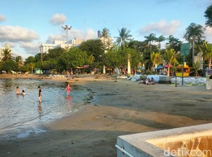 Video Senangnya Warga Ngabuburit Gratis di Ancol: Budget Bisa Buat yang Lain