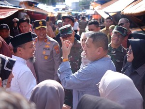 ASS-Appi Cek Harga Bahan Pokok di Pasar Makassar, Cabai Rawit Rp 75 Ribu/Kg