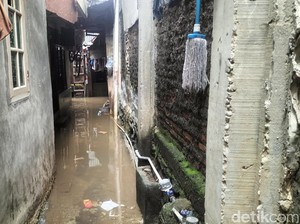 Video: Hari Kedua Ramadan, Rumah Warga di Kebon Pala Masih Terendam