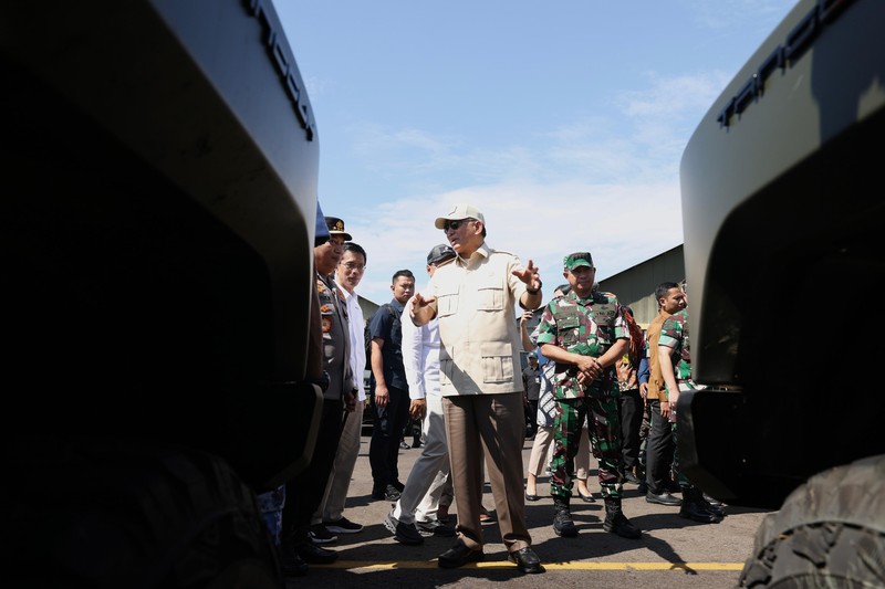 Menteri Pertahanan Sjafrie Sjamsoeddin menyerahkan 700 kendaraan khusus (ransus) Maung MV3 produksi PT Pindad kepada TNI dan Polri. (Dok. Kementerian Pertahanan) Menteri Pertahanan Sjafrie Sjamsoeddin menyerahkan 700 kendaraan khusus (ransus) Maung MV3 produksi PT Pindad kepada TNI dan Polri. (Dok. Kementerian Pertahanan)