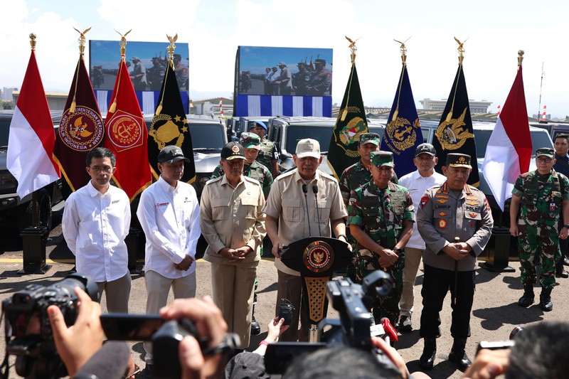 Menteri Pertahanan Sjafrie Sjamsoeddin menyerahkan 700 kendaraan khusus (ransus) Maung MV3 produksi PT Pindad kepada TNI dan Polri. (Dok. Kementerian Pertahanan) Menteri Pertahanan Sjafrie Sjamsoeddin menyerahkan 700 kendaraan khusus (ransus) Maung MV3 produksi PT Pindad kepada TNI dan Polri. (Dok. Kementerian Pertahanan)