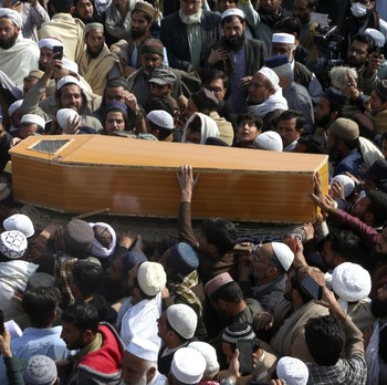 Laut Manusia, Potret Pemakaman Korban Bom Pesantren Pakistan