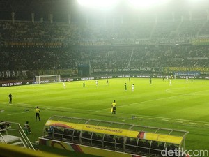 Hasil Liga 1: Persebaya Bantai Persib 4-1