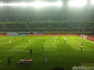 Liga 1: Persebaya Vs Persib Masih Imbang Tanpa Gol di Babak Pertama
