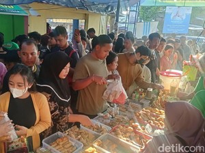 Saat Warga Non Muslim & Bule-bule Ikutan War Takjil di Bali