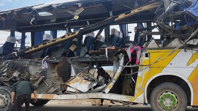 Kecelakaan Maut 2 Bus "Adu Banteng" di Jalan Raya, 46 Orang Tewas