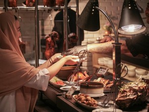 DoubleTree by Hilton Surabaya Gelar Buka Puasa Bersama Sejumlah Komunitas