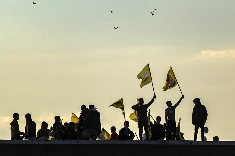 Militan Kurdi mengumumkan gencatan senjata dengan Turki menyusul seruan penting dari pemimpin Partai Pekerja Kurdistan (PKK) yang dipenjara, Abdullah Ocalan, yang meminta kelompok itu membubarkan diri. (Photo by Delil SOULEIMAN / AFP) Militan Kurdi mengumumkan gencatan senjata dengan Turki menyusul seruan penting dari pemimpin Partai Pekerja Kurdistan (PKK) yang dipenjara, Abdullah Ocalan, yang meminta kelompok itu membubarkan diri. (Photo by Delil SOULEIMAN / AFP)