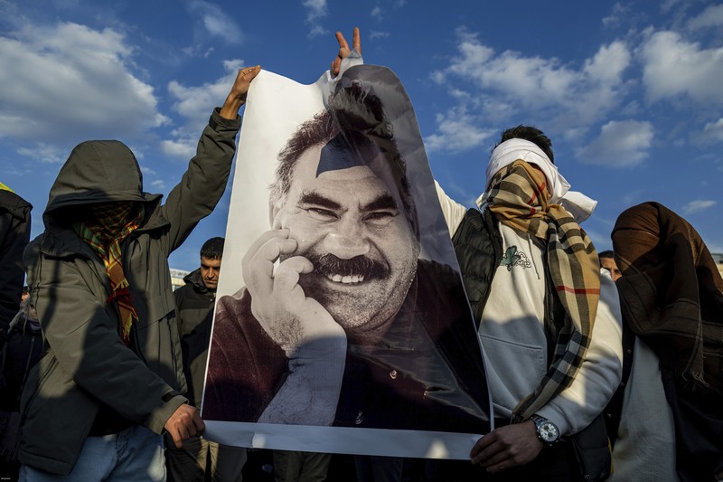 Militan Kurdi mengumumkan gencatan senjata dengan Turki menyusul seruan penting dari pemimpin Partai Pekerja Kurdistan (PKK) yang dipenjara, Abdullah Ocalan, yang meminta kelompok itu membubarkan diri. (Photo by Delil SOULEIMAN / AFP)