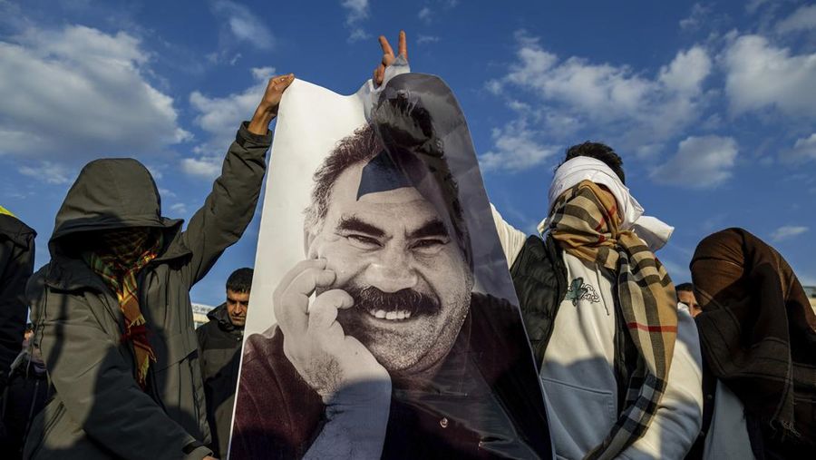 Militan Kurdi mengumumkan gencatan senjata dengan Turki menyusul seruan penting dari pemimpin Partai Pekerja Kurdistan (PKK) yang dipenjara, Abdullah Ocalan, yang meminta kelompok itu membubarkan diri. (Photo by Delil SOULEIMAN / AFP)