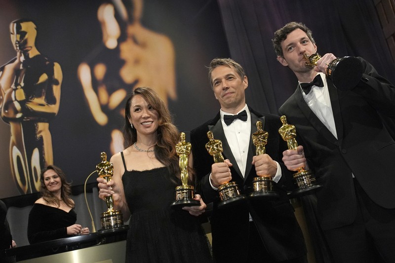 Samantha Quan, from left, winner of the award for best picture for 