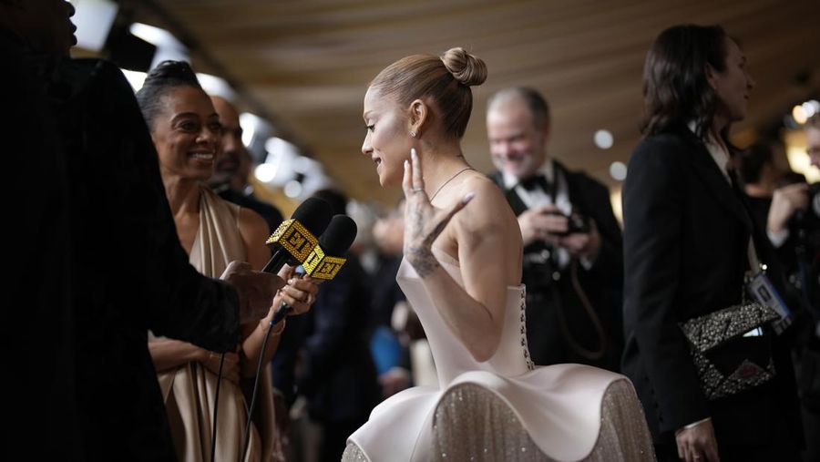 Ariana Grande tiba di Oscar pada hari Minggu, 2 Maret 2025, di Dolby Theatre di Los Angeles. (Photo by Richard Shotwell/Invision/AP)