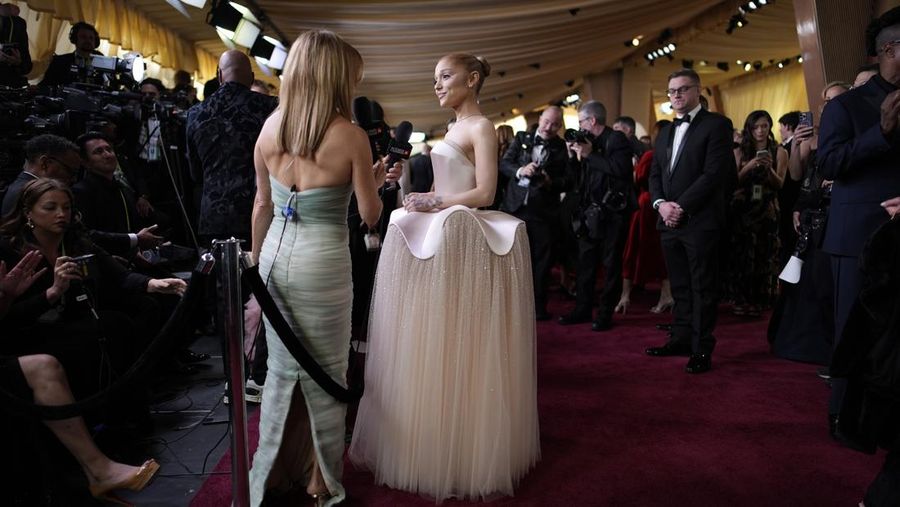 Ariana Grande tiba di Oscar pada hari Minggu, 2 Maret 2025, di Dolby Theatre di Los Angeles. (Photo by Richard Shotwell/Invision/AP)
