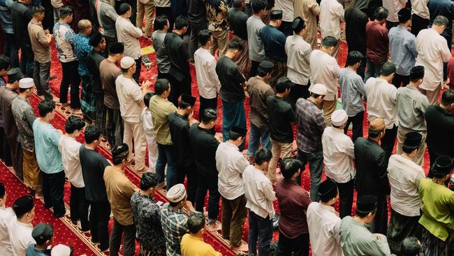 Bacaan Niat Sholat Isya 4 Rakaat Sendiri dan Berjamaah