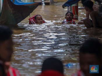Sungai Ciliwung Meluap, Rumah di Kebon Pala Terendam Banjir 2 Meter