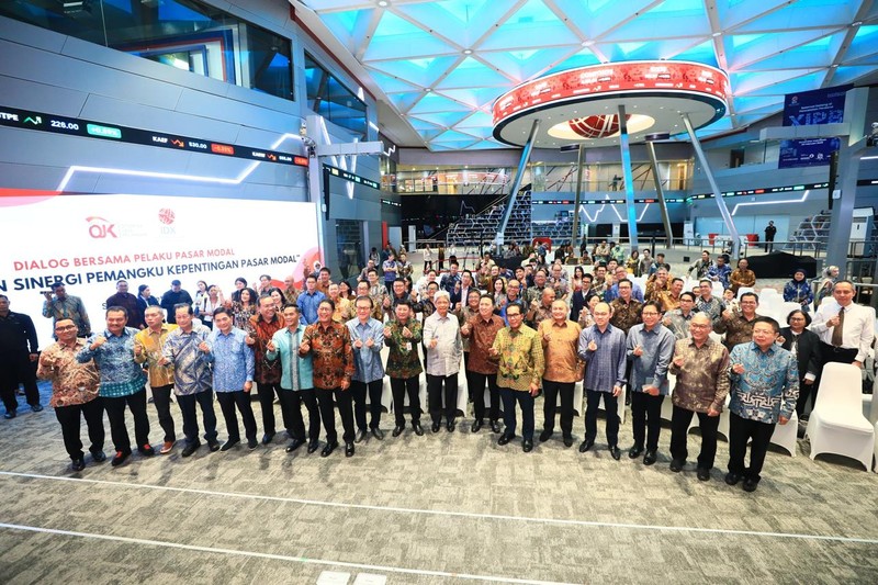 Pelaku Pasar Modal Solid, IHSG Langsung Terbang 4%. (CNBC Indonesia/Wahyu Daniel)