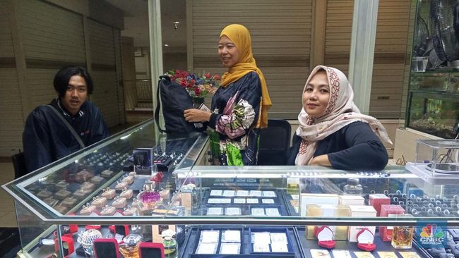 Tak Hanya Orang Tua, Anak Muda Kini Gemar Beli Perhiasan Emas