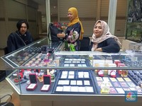 Tak Hanya Orang Tua, Anak Muda Kini Gemar Beli Perhiasan Emas