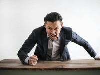 Akibat Marah-Marah & Berkata Kasar Langsung Bikin Batal Puasa? Cek yuk