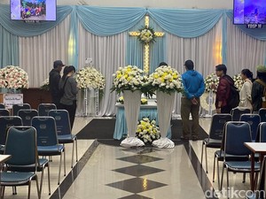 Jenazah Lilie Pendaki Cartensz Tiba di Rumah Duka Nana Rohana Bandung