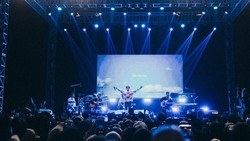 Juicy Luicy-Adrian Khalif Didesak Fans Bikin Konser Untuk Korban Sakit Hati Lagi