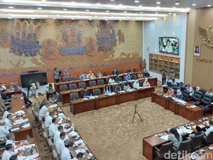 Komisi VI DPR Cecar Mendag: Harga Minyakita Rp 17.000, Cabai Rp 120 Ribu