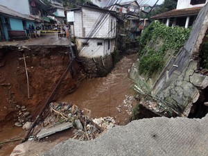 Tanggap Darurat Bencana di Bogor, Jembatan Putus Bakal Dipasangi Bailey