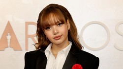 Video: Lisa Jadi Idol K-Pop Pertama yang Tampil  di Oscar 2025